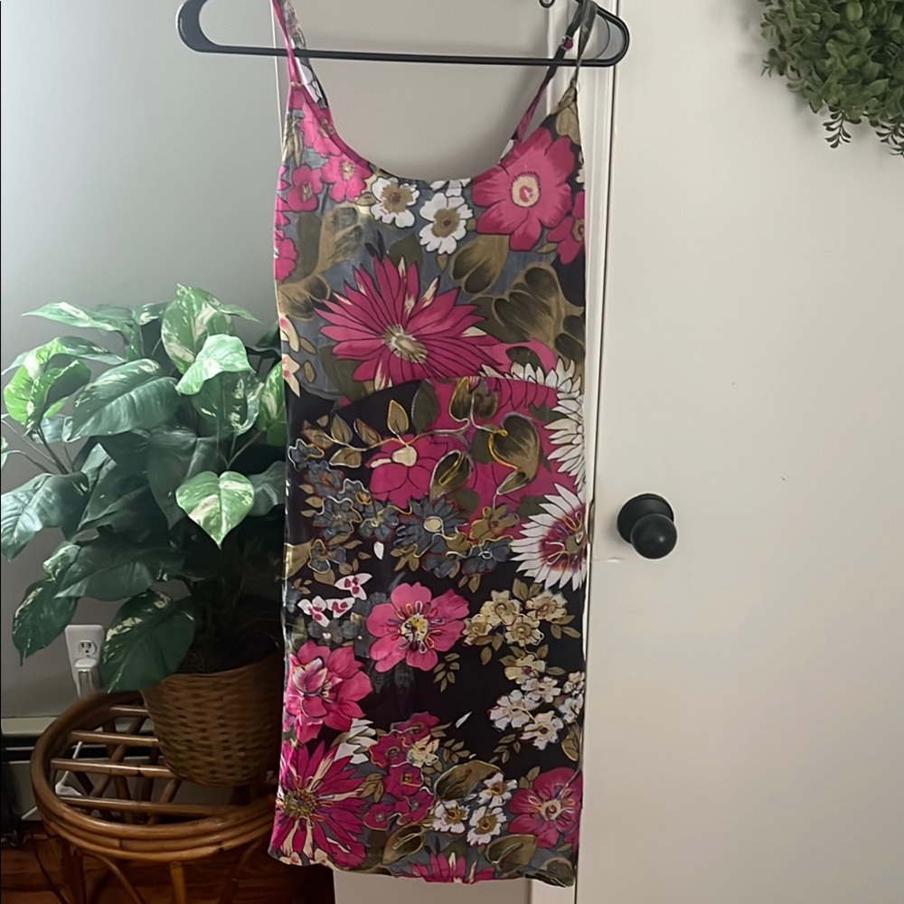 Vibrant Floral Midi Dress in Pink and Black